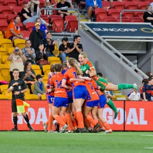 Lions FC WNPL team celebrating in huddle