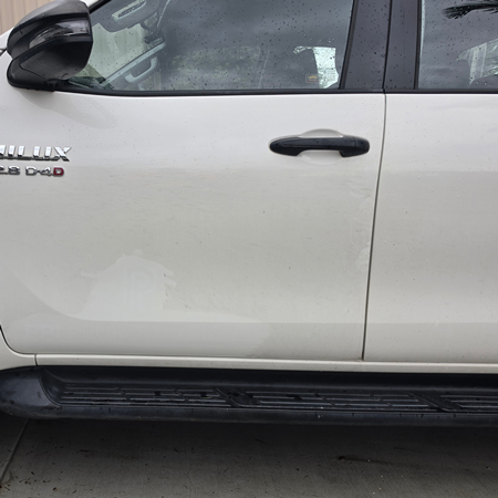 Vehicle decal signage removal